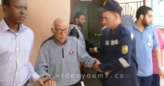 فيديو.. مسن يبكى عقب الإدلاء بصوته فى الانتخابات الرئاسية