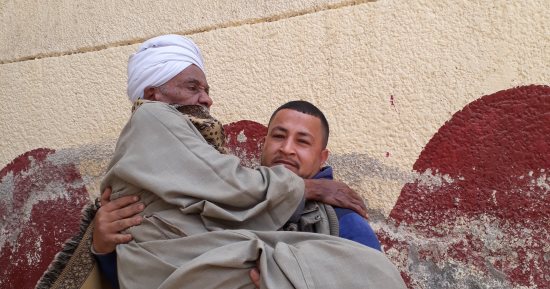 مسن يدلى بصوته فى انتخابات الرئاسة ببولاق الدكرور: شاركت من أجل مصر