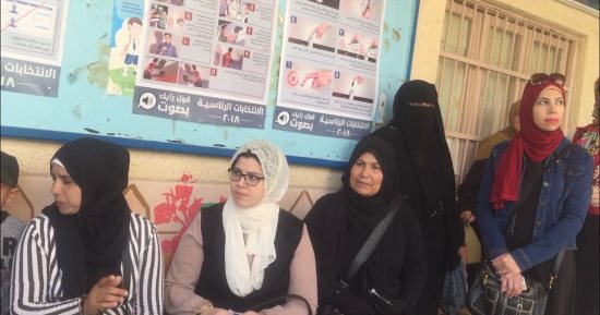 صور.. توافد السيدات على اللجان الانتخابية بشمال سيناء 