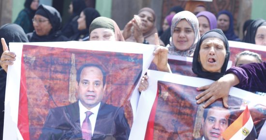 صور.. مسيرة نسائية أمام اللجان الانتخابية بالغربية لحث المواطنين على المشاركة