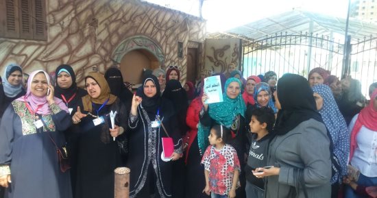صور.. توافد السيدات أمام اللجان الانتخابية بقليوب وشبين القناطر