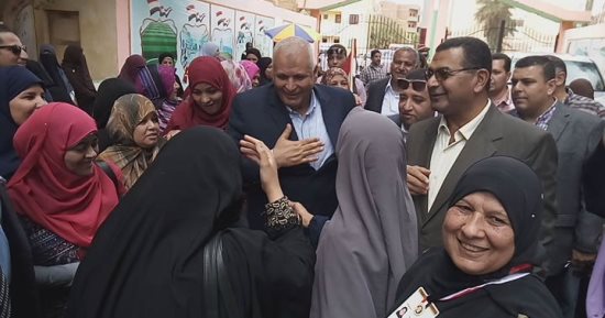 صور.. نساء البدرشين يضربن مثلا فى الوطنية بالمشاركة فى الانتخابات