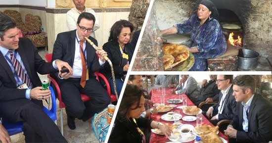 فيديو وصور.. الوفد الأمريكى المراقب لانتخابات الرئاسة لـ"اليوم السابع": المصريون سجلوا درجة وطنية عالية بمشاركتهم.. لم نرصد أى تجاوزات والمسئولون يتعاملون باحترافية.. وفطير ووصلة تحطيب فى استقبالهم بالمنوفية