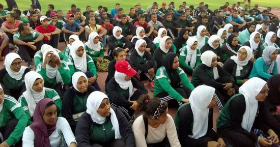 صور .. رئيس جامعة أسوان يحث الطلاب على المشاركة فى الانتخابات الرئاسية