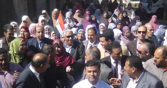 صور.. مسيرة لأهالى سجين الكوم بالغربية للحث على المشاركة بانتخابات الرئاسة