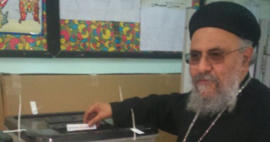 صور .. وكيل بطريركية الأقباط يدلى بصوته فى انتخابات الرئاسة