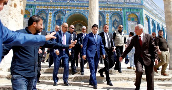 صور.. وزير الخارجية والتعاون الدولى المغربى يزور المسجد الأقصى