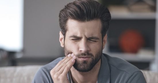 علاج ألم الأسنان منه الجراحة والمضادات الحيوية 