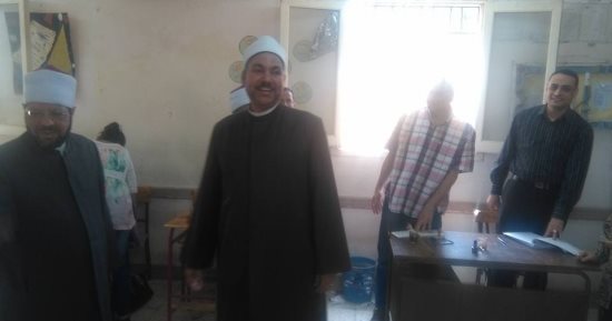 وفد بيت العائلة ومنطقة الوعظ يحثان المواطنين على المشاركة بالانتخابات بأسيوط