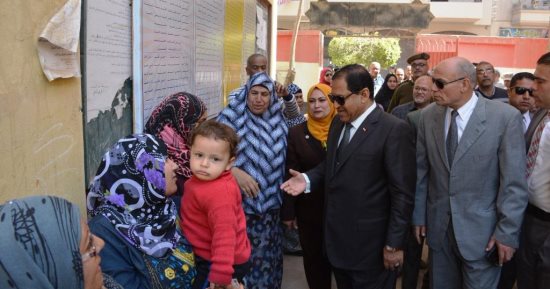 صور.. محافظ الغربية ورئيس مدينة السنطة يتفقدان اللجان الانتخابية