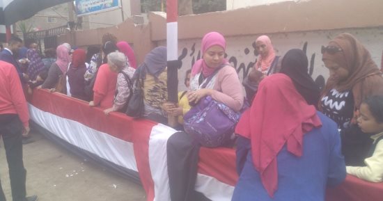 احتشاد الناخبين فى لجنة مدرسة التحرير المشتركة ببولاق