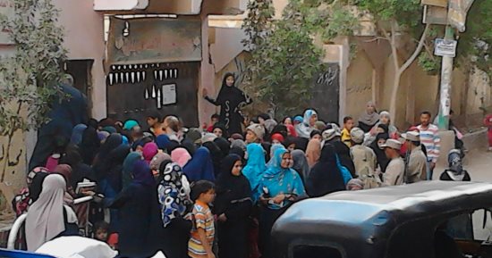 صور.. زحام على لجان العياط.. وقوات التأمين تمنع مرور السيارات لتسهيل التصويت