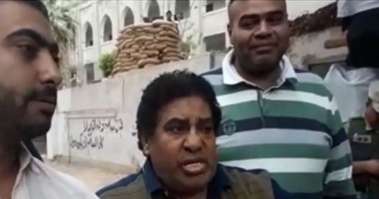 فيديو.. أحمد عدوية يُدلى بصوته فى المعادى ويغنى: سيسى يا عسل