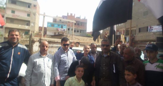 صور.. سيارات كهرباء بلبيس تجوب الشوارع لحث المواطنين على المشاركة بالانتخابات