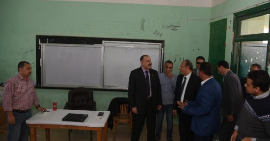 أهالى أبيس لمحافظ الإسكندرية: "ملناش إلا بلدنا".. ويرد: ربنا يحفظ مصر بيكم
