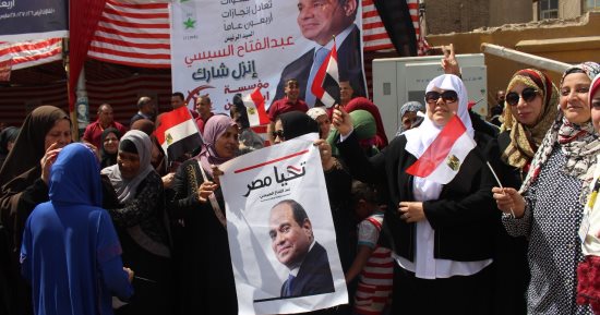 صور.. حشود الناخبات فى الجيزة تواصل الإقبال للإدلاء بأصواتها