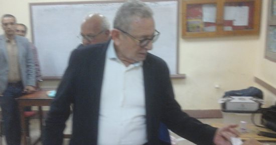 عدلى القيعى يدلى بصوته فى العجوزة.. ويؤكد: الفترة الحالية لا تحتمل خلافات 
