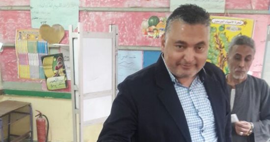 نائب رئيس الشواكيش يدلى بصوته بانتخابات الرئاسة فى إمبابة