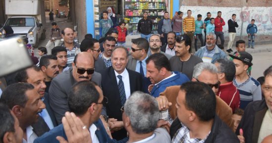 محافظ الإسكندرية يتفقد لجنتين بالعامرية ويحث المواطنين على المشاركة