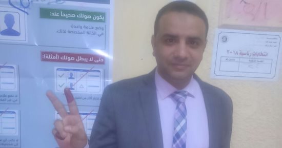 مدير الهيئة الفنية لمكتب وزير الأوقاف يدلى بصوته فى مسقط رأسه