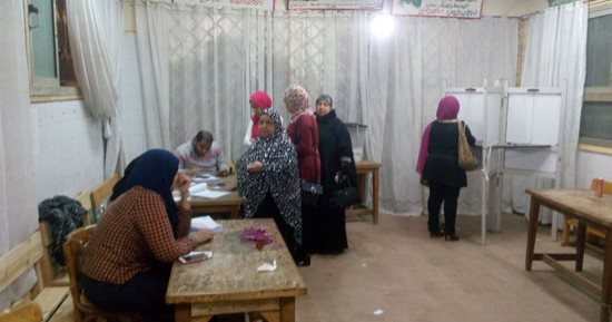 صور.. استمرار توافد المواطنين باللجان للإدلاء بأصواتهم بالغربية