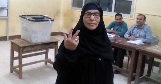 جدة الشهيد محمود فارس: انتخبت السيسى لأنه حمى مصر من الإرهاب