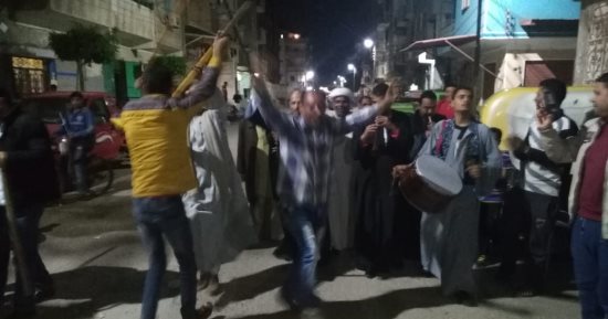 فيديو.. صور.. أهالى القنطرةغرب ينظمون مسيرة فى حب مصر قبل غلق باب التصويت