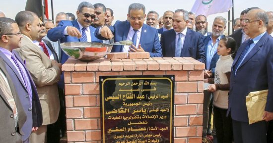 عصام الصغير يضع حجر الأساس لإنشاء الفرع الرئيسى لنادى البريد بالعبور
