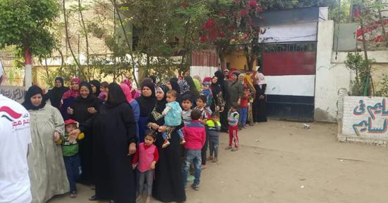 صور.. توافد الأهالى على اللجان الانتخابية لليوم الثانى بالقليوبية
