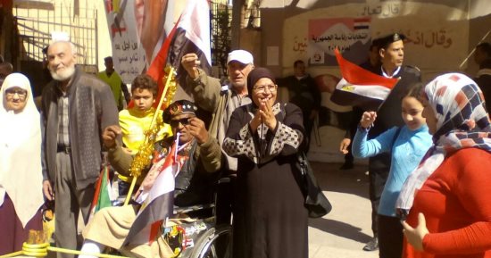 صور.. مسيرة لمعلمى الإسكندرية لحث المواطنين على المشاركة بالانتخابات
