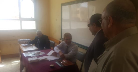صور.. النائب سيد حجازى يدلى بصوته فى الدقهلية ويدعو المواطنين للمشاركة
