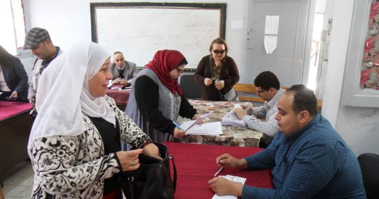 صور.. إقبال ملحوظ للناخبين فى لجنة الطبرى بمصر الجديدة