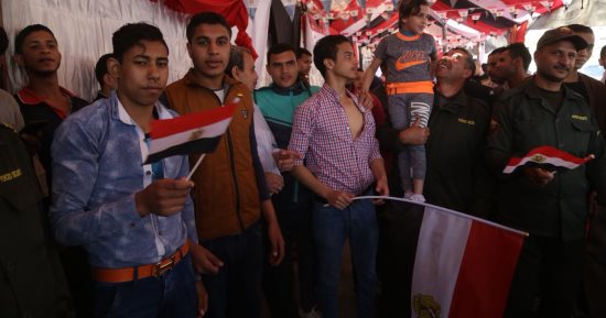 فيديو وصور.. "كرنفال فى حب مصر" أمام لجان مدينة نصر بهتاف "معاك يا سيسى"
