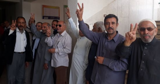 أهالى القنايات بالشرقية يهتفون بعد التصويت: عاش الجيش المصرى