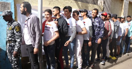 شباب الجمالية يتوافدون على اللجان فى ثانى أيام الانتخابات الرئاسية (صور)