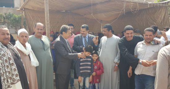 اللواء سعد الجمال يتابع انتخابات الرئاسة بمدرسة الأقواز فى الصف.. صور