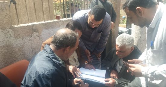 أهالى مسقط رأس المعزول بعد التصويت بالانتخابات: نساند مصر من أجل الاستقرار (صور)