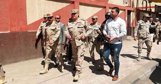 المشرف العام على انتخابات مدن القناة يتفقد قوات تأمين لجان بورسعيد (صور)