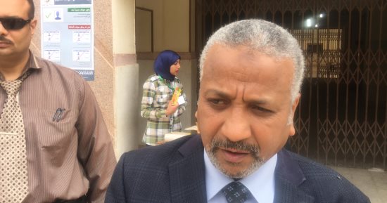 نائب رئيس جامعة الأزهر للوجه القبلى يدلى بصوته فى انتخابات الرئاسة بأسيوط