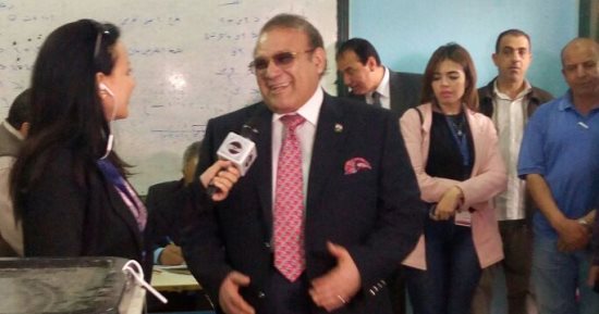 حسن راتب يعلن تعيين مواطن ذهب للإدلاء بصوته زاحفًا فى جامعة سيناء