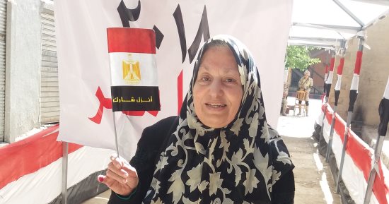 عجوز أمام لجان طلعت حرب: سعيدة إنى قدرت أنزل أنتخب السيسى