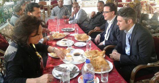 صور.. فطير  ووصلة تحطيب لوفد المراقبة الأمريكى بإحدى لجان المنوفية