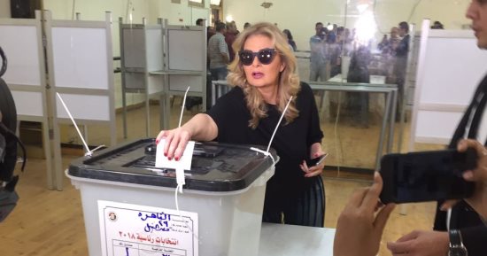 يسرا لـ"المصريين": "مافيش حاجة إسمها النتيجة معروفة.. انزل انتخب من تشاء"