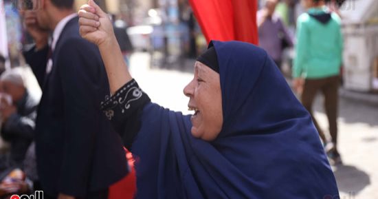 صور.. كبار السن يواصلون التوافد على انتخابات الرئاسة بالعباسية