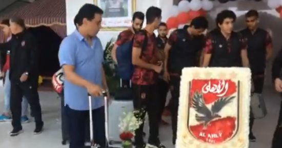 فيديو.. الأهلي يغادر الإمارات بعد هزيمة فريق مارادونا برباعية