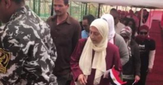 فيديو.. احتشاد الناخبين أمام اللجان الانتخابية فى مدينتى