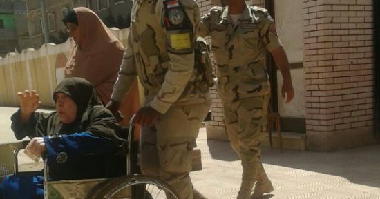 صور.. إقبال من ذوى الاحتياجات على التصويت بلجان فى كفر سعد بدمياط