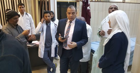 رئيس جامعة بنى سويف يزور قسم الطوارئ لضمان حسن سير العمل