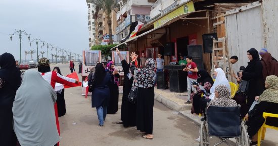 صور.. مسيرة للقومى المرأة بدمياط لحث المواطنين على المشاركة الإيجابية
