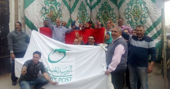 العاملون بالبريد يتوافدون على اللجان الانتخابية